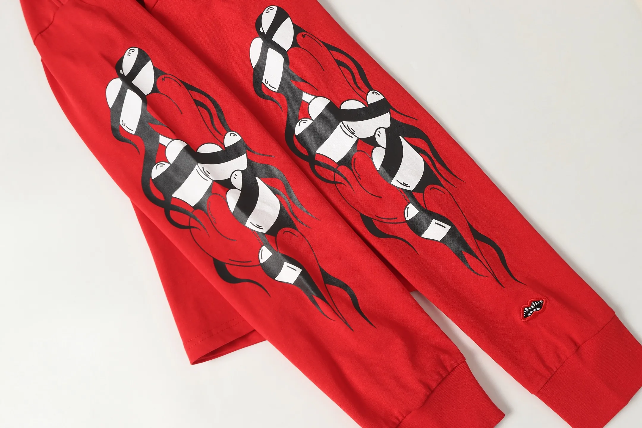 P160 Cross-border quantity model. If you pursue quality, please do not place an order. -Chrome Hearts/Chrome Hearts Sanskrit color printed graffiti ✍️Best-selling long-sleeved T-shirt -High weight, high density and high quality. The wool is soft, delicate and skin-friendly. It feels soft and silky. It has excellent warmth and skin-friendly properties.